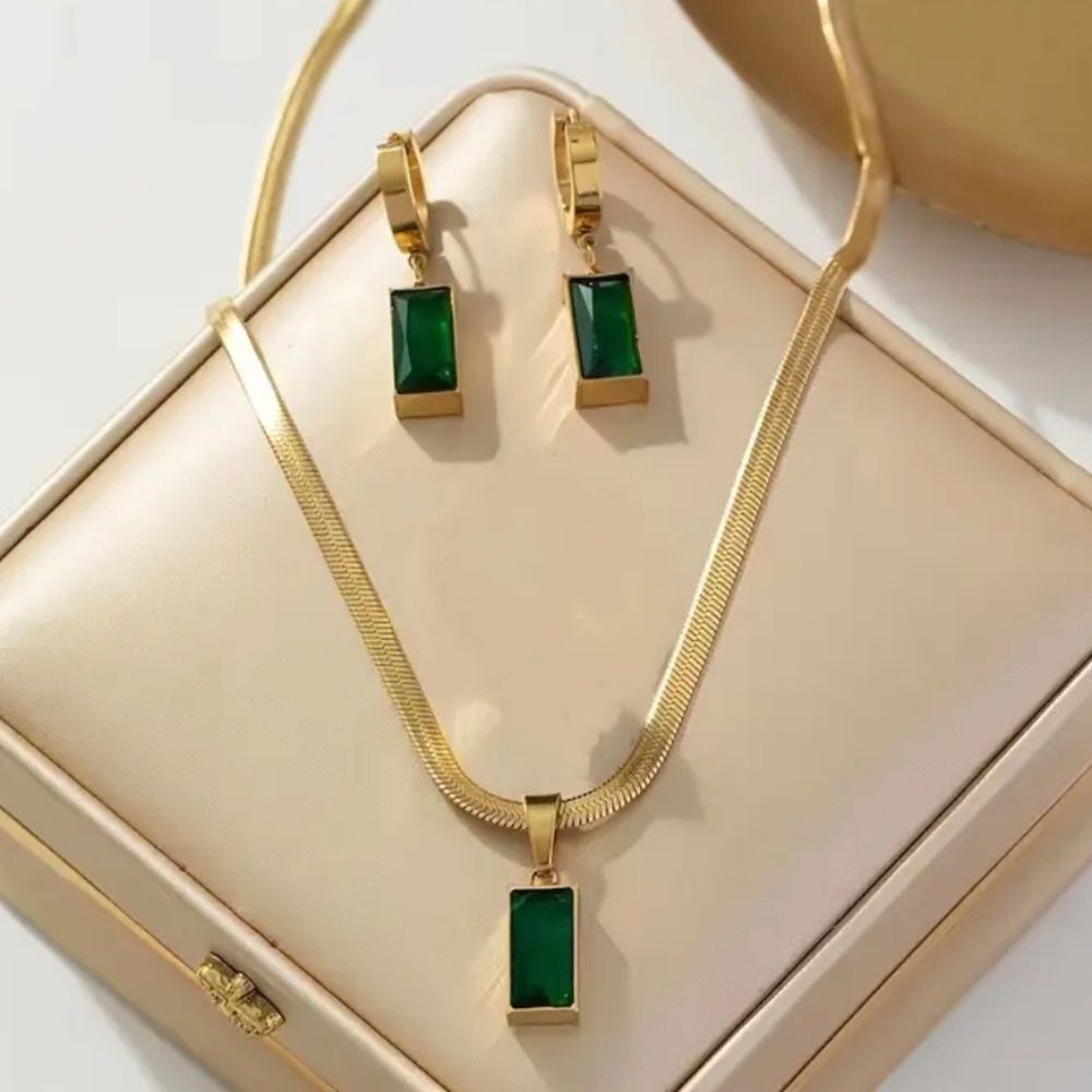 Gold Emerald Green Pendant Herringbone Snake Flat Necklace & Earrings Set - Picture 2 of 5